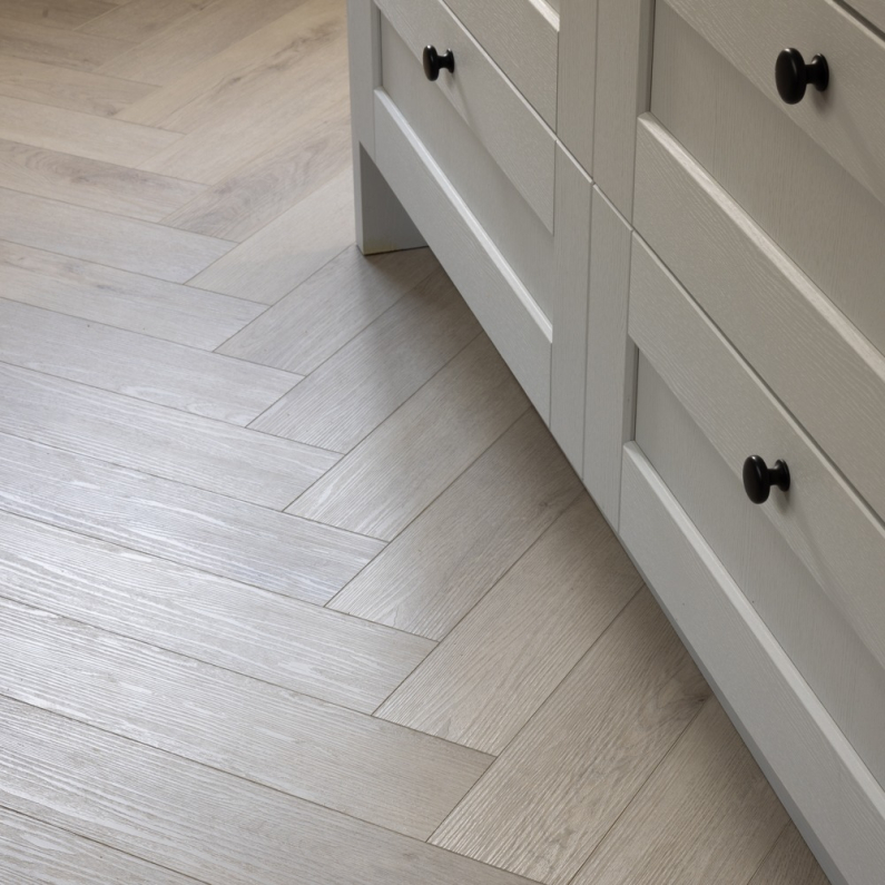 SPC Vinyl Flooring Herringbone - Albany Oak 60x12.5cm