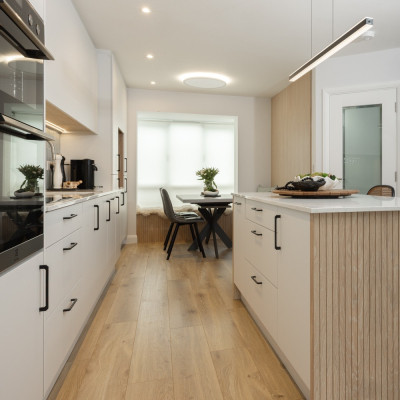 Laminate Flooring - 12mm Robusto 4V AC5 Premium Oak Nature 138x19cm