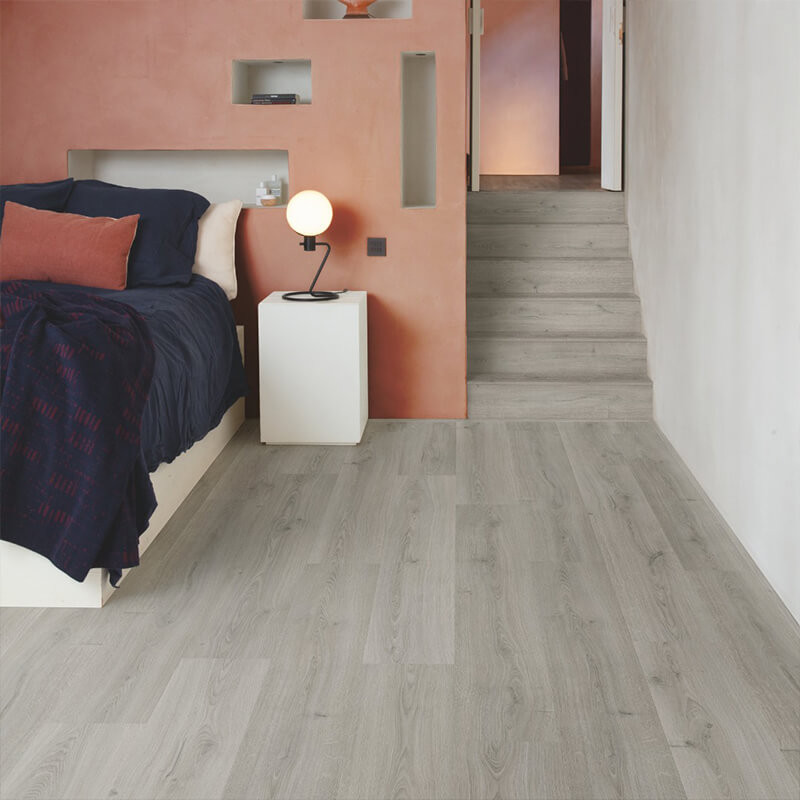 SPC vinyl flooring with realistic wood effect