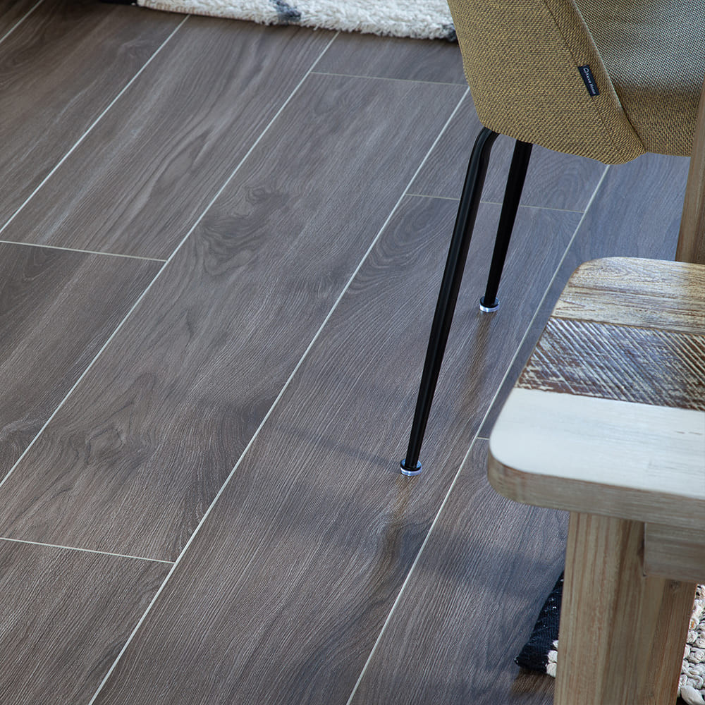 Zoom in a floor tile. The wood effect is simply stunning.