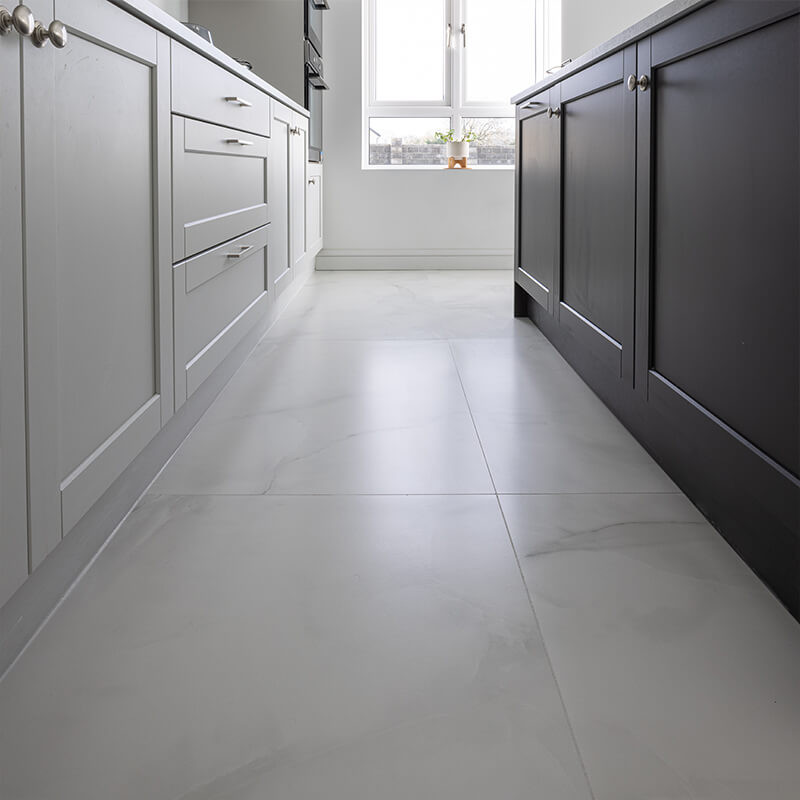 Add a touch of chic design to your kitchen with herringbone-patterned marble tiles, creating a visually stunning and trendy space