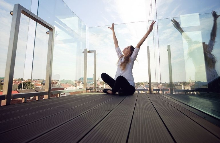 We are sure that you have heard of Composite decking and Wood Decking but how do they differ? In this blog post we will explain the differences.