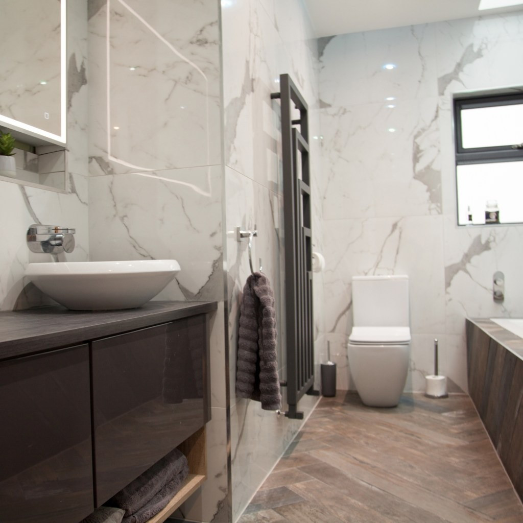 Wood Effect Tiles In Modern Bathroom