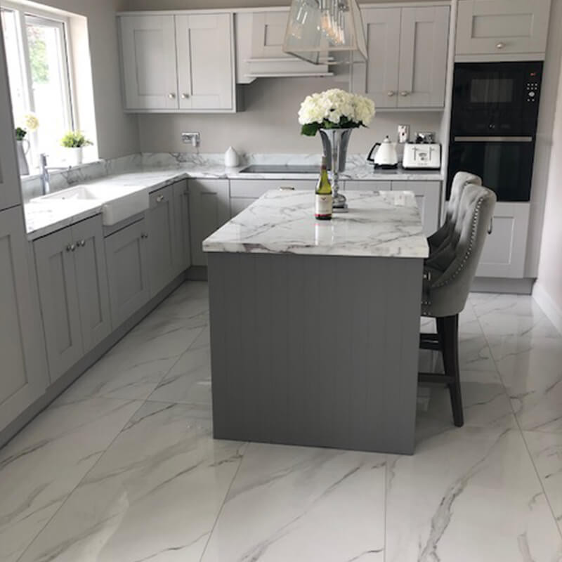 Kitchen flooring for all styles: Luxurious SPC vinyl planks in a modern kitchen with open shelving.