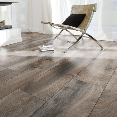 Laminate Flooring - 10mm Mammut Plus 4V AC5 Macro Oak Grey 185x24cm