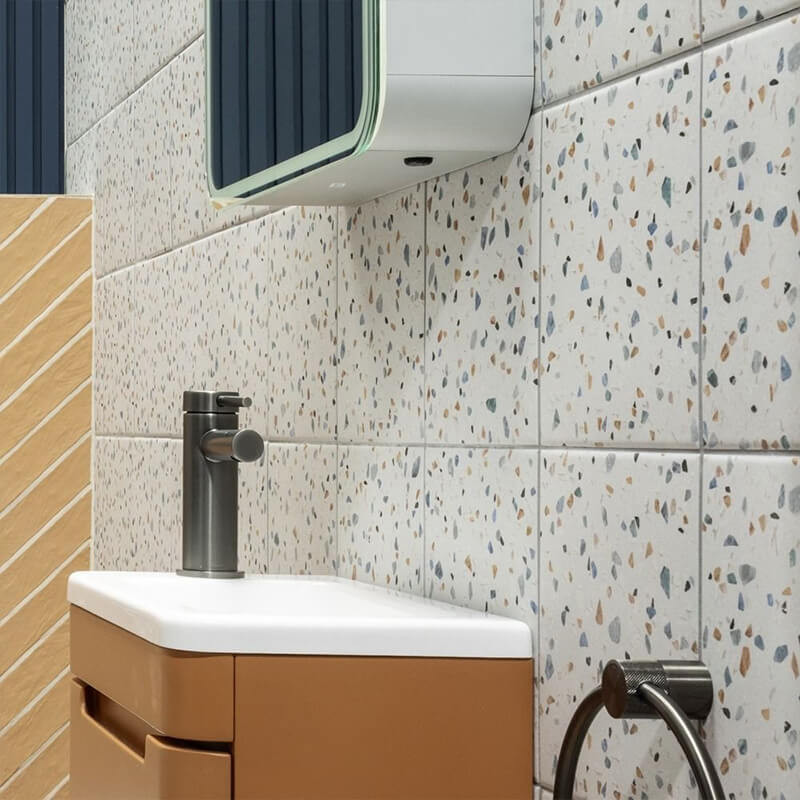 Large bathroom with matte porcelain tiles